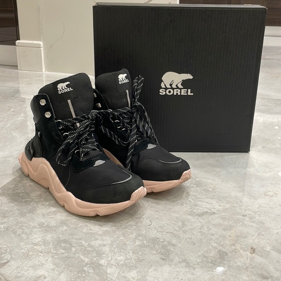 Sorel Shoes - Women’s Sorel Kinetic Rnegd Conquest Boots - Size 9.5
